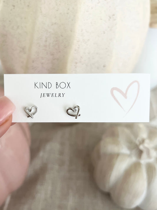 Earrings: wire heart minis